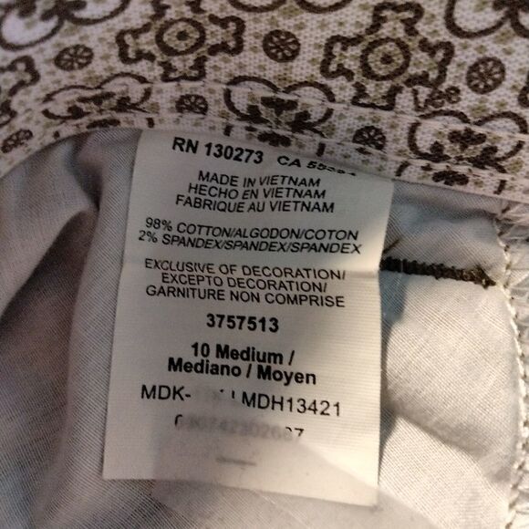 NWT: Lee comfort fit woman's shorts. - Picture 8 of 9